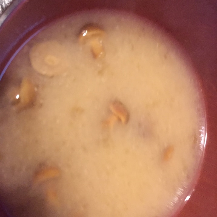 白だしで簡単!なめこのお味噌汁!